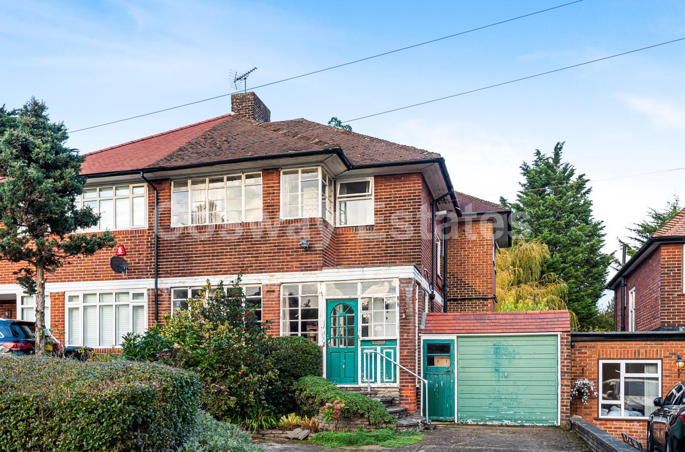 Lawrence Gardens, Mill Hill